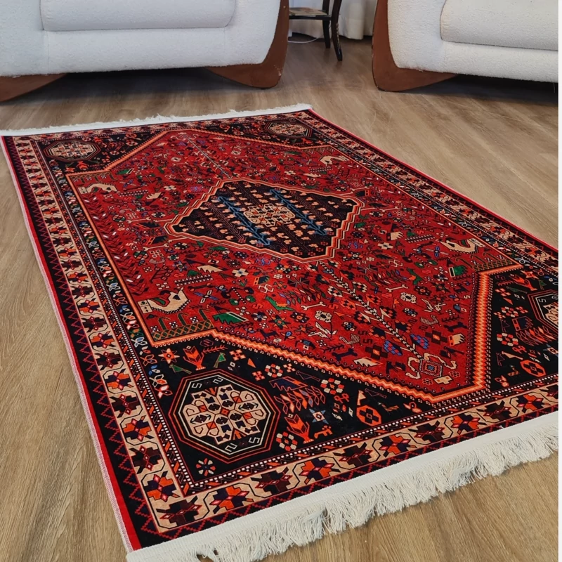 فرشینه طرح قشقایی با رنگ زمینه قرمز لاکی، کد U 115(پس کرایه)