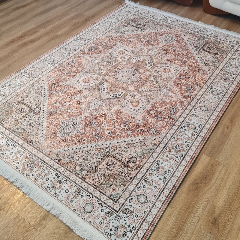 فرشینه سنتی رنگ زمینه آجری کد U 540(پس کرایه)