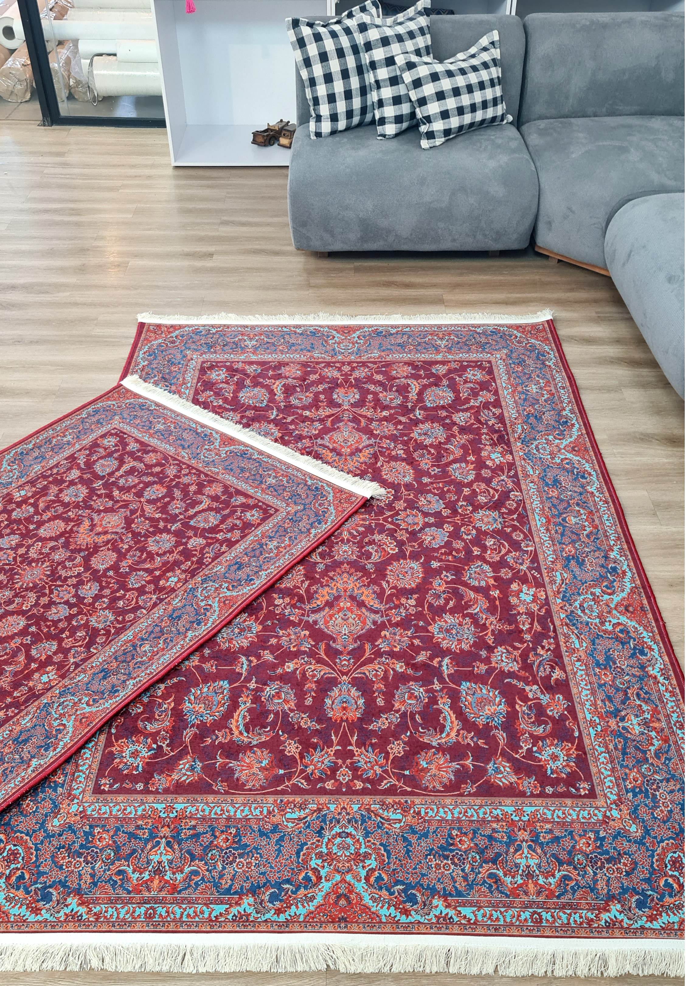 فرشینه طرح سنتی افشان رنگ زرشکی و فیروزه ای کد U 101(پس کرایه)