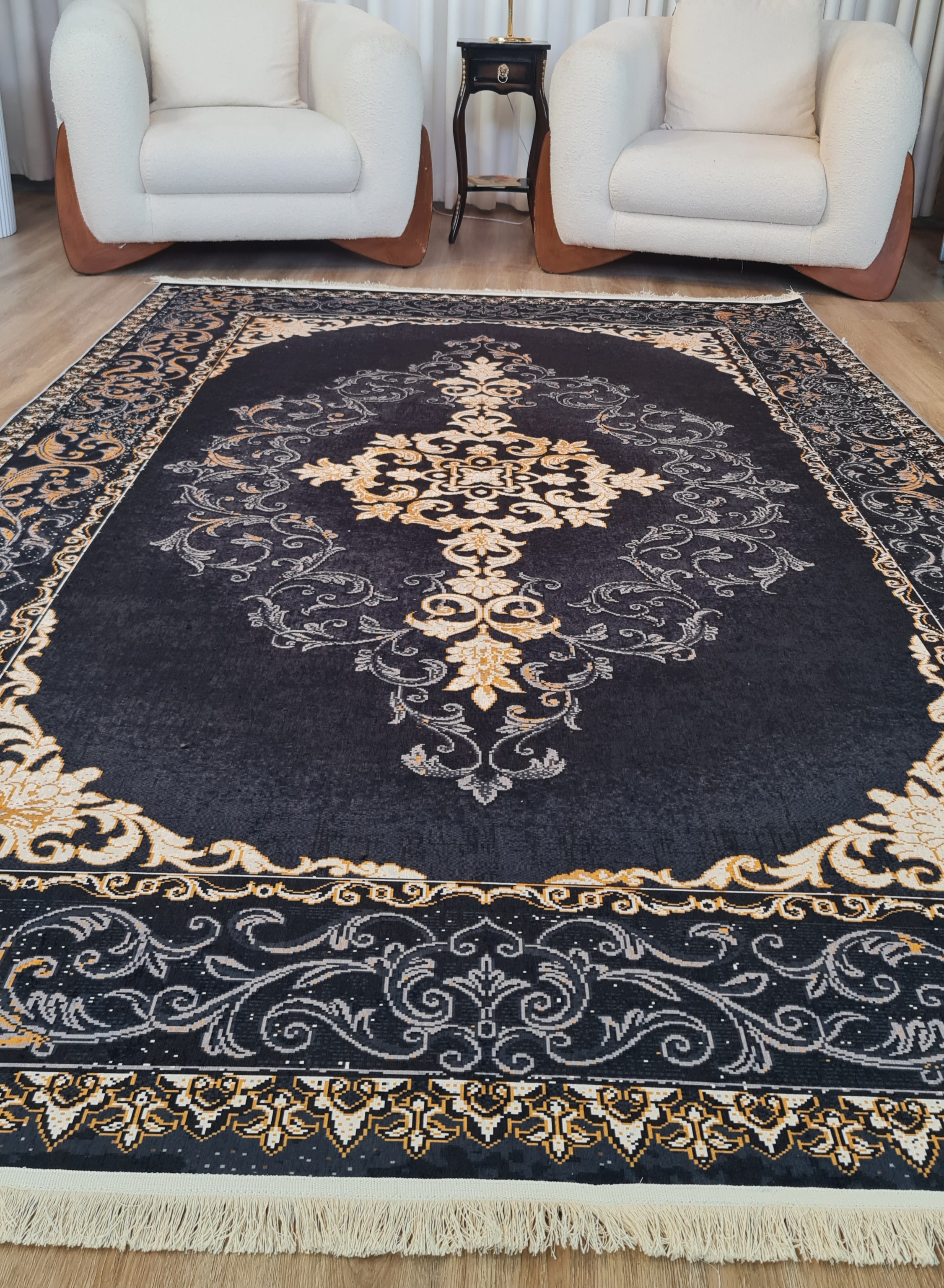 فرشینه مخمل شانل مشکی طلایی کد L 483(پس کرایه)