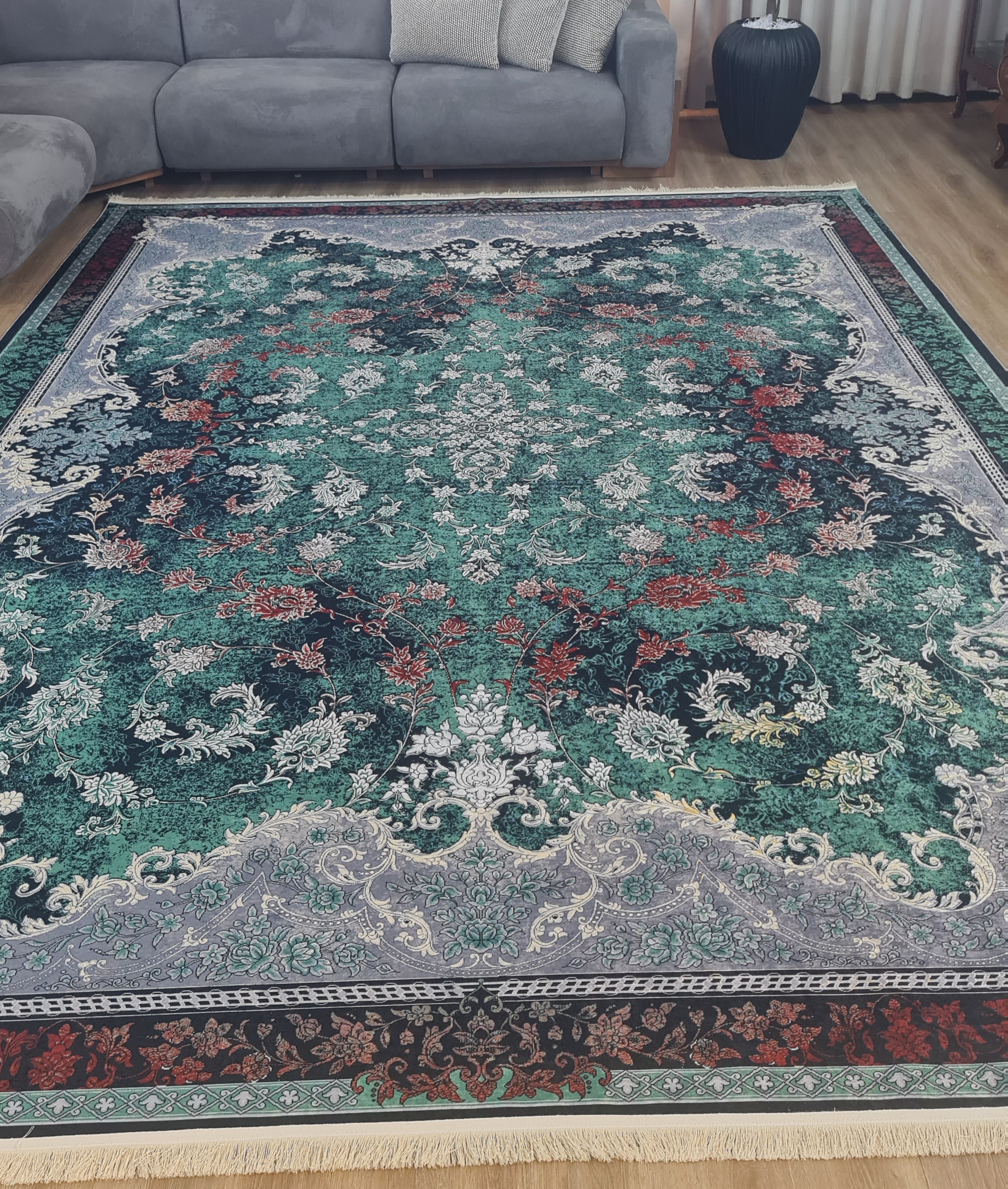 فرشینه مخمل شانل رنگ سبز زمردی و طوسی کد L 507(پس کرایه)