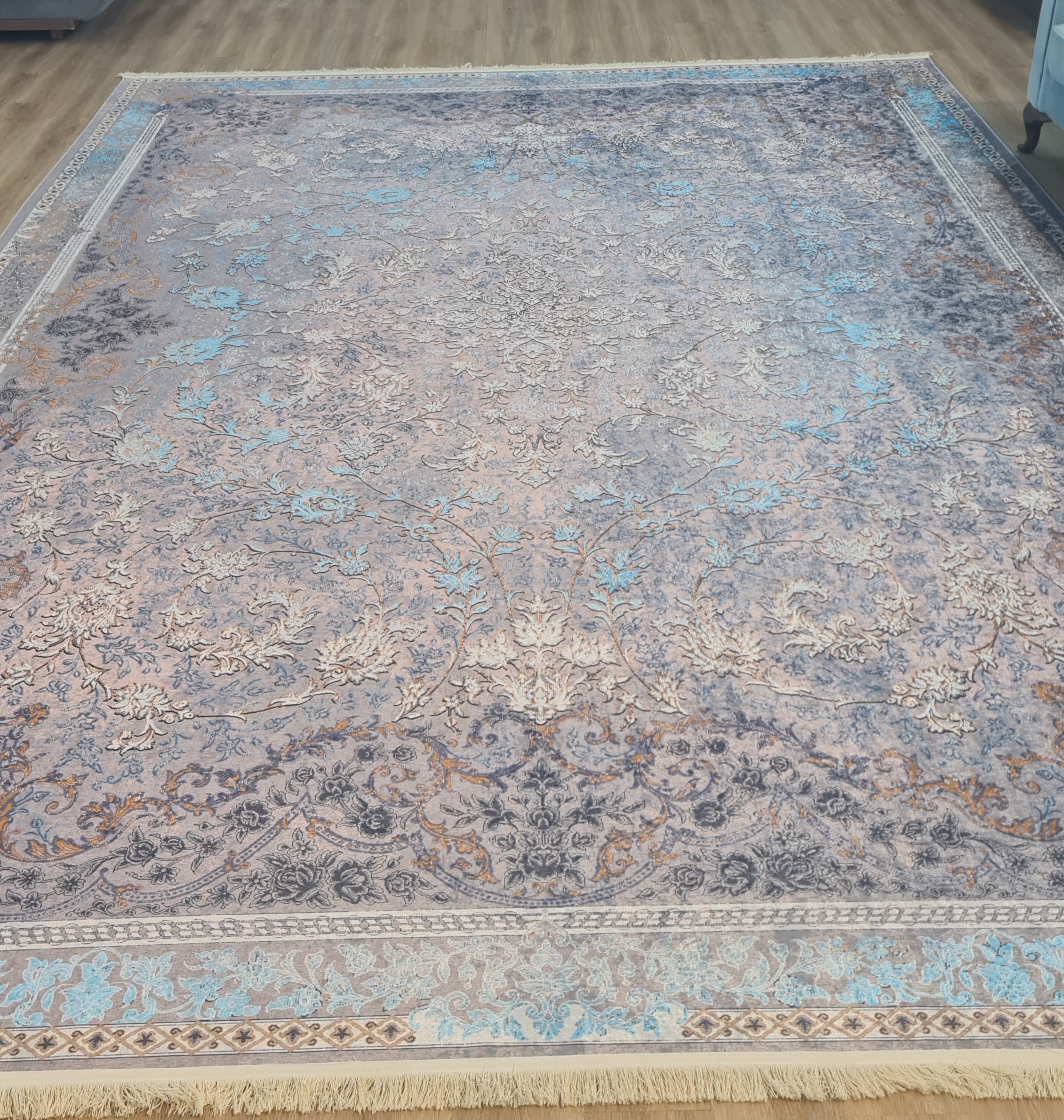 فرشینه طرح افشان، رنگ طوسی و کرم کد L 509(پس کرایه)