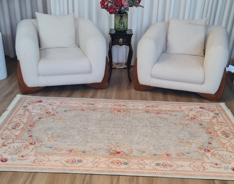 فرشینه طرح گل برجسته افشان رنگ روشن (کرم و صورتی ملایم) کد M 109