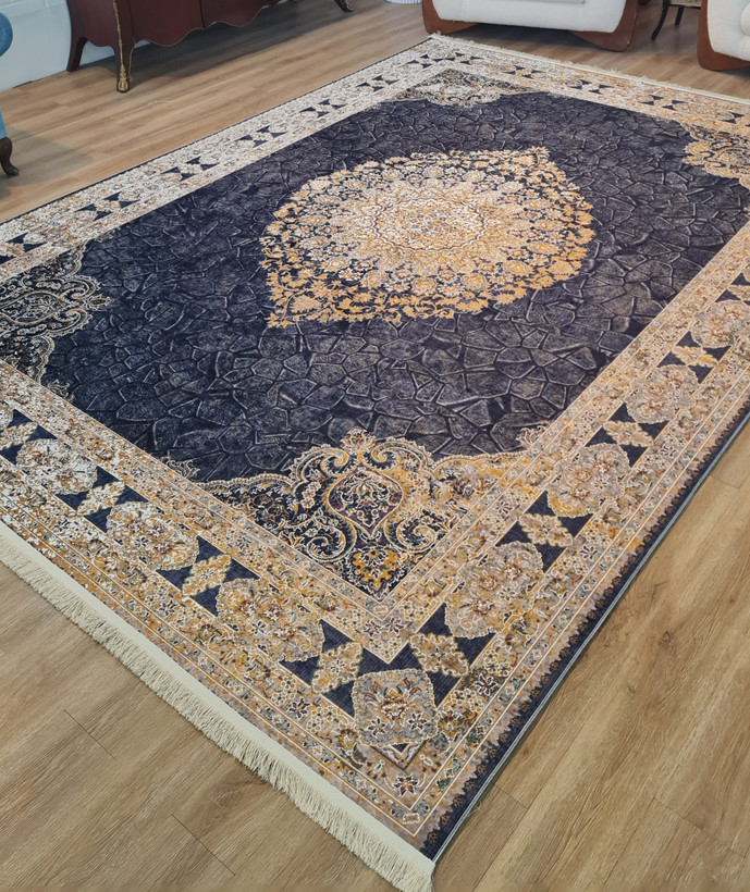 فرشینه طرح کلاسیک ترنجدار زمینه خاکستری تیره و طلایی کد L 420