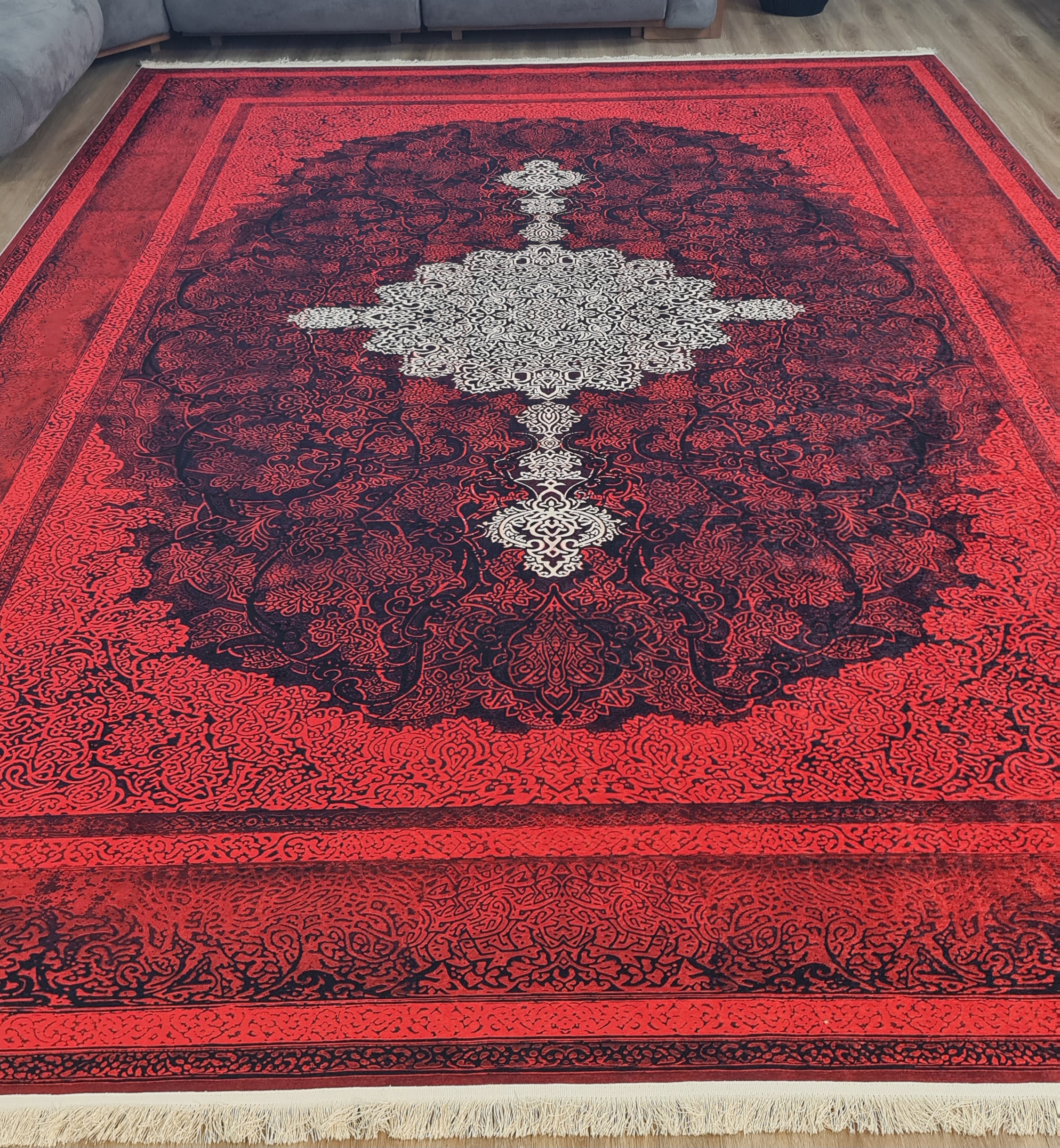 فرشینه مستطیل طرح سنتی وینتیج کد U 660 (ترنج‌دار زمینه قرمز و سرمه‌ای)