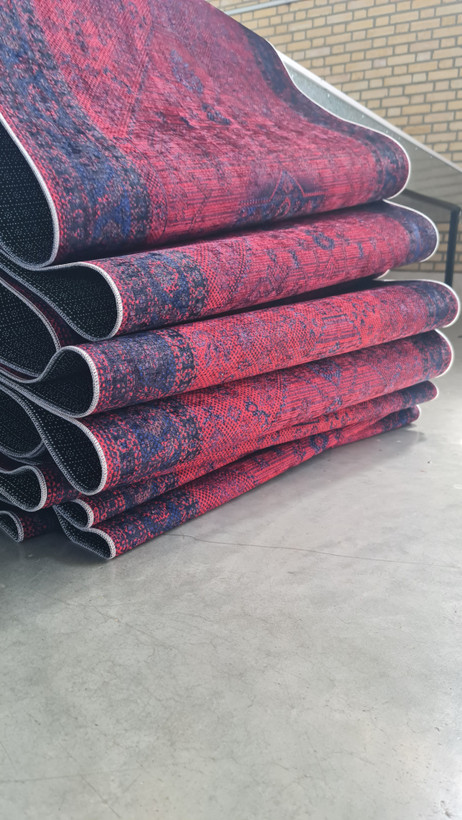 فرشینه کناره طرح سنتی وینتیج رنگ قرمز و سرمهای کد Roll 132