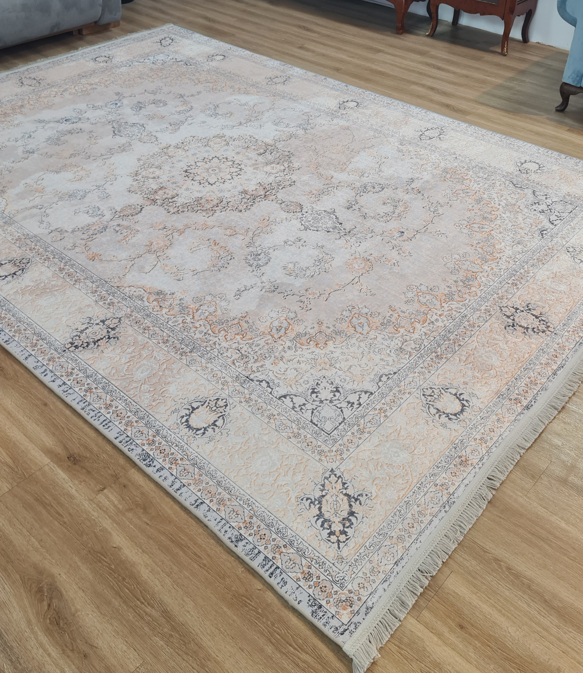 فرشینه طرح کلاسیک وینتیج ترنج‌دار رنگ کرم فیلی کد L 544