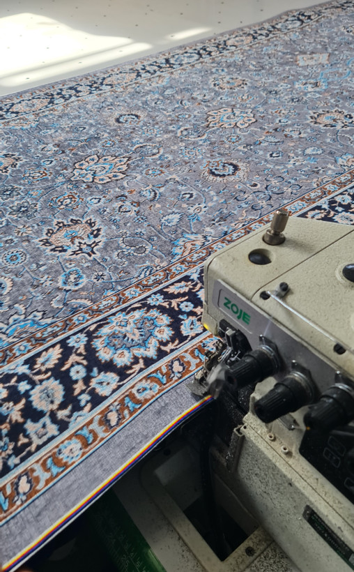 فرشینه راهرویی طرح سنتی افشان رنگ طوسی فیروزهای کد Roll 107