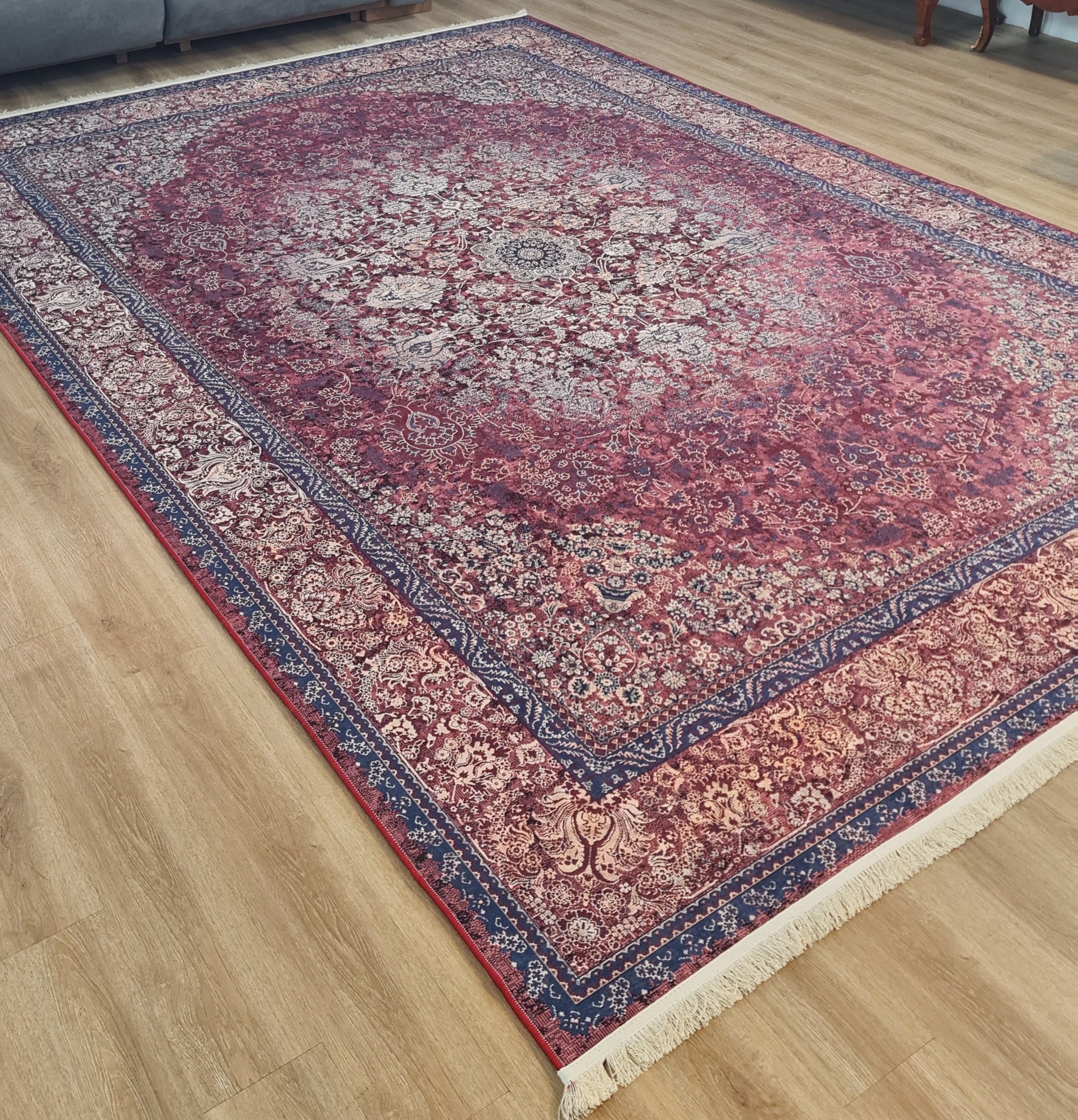 فرشینه سنتی کلاسیک طرح ترنج‌دار قرمز زرشکی - مدل شاهان کد L 388