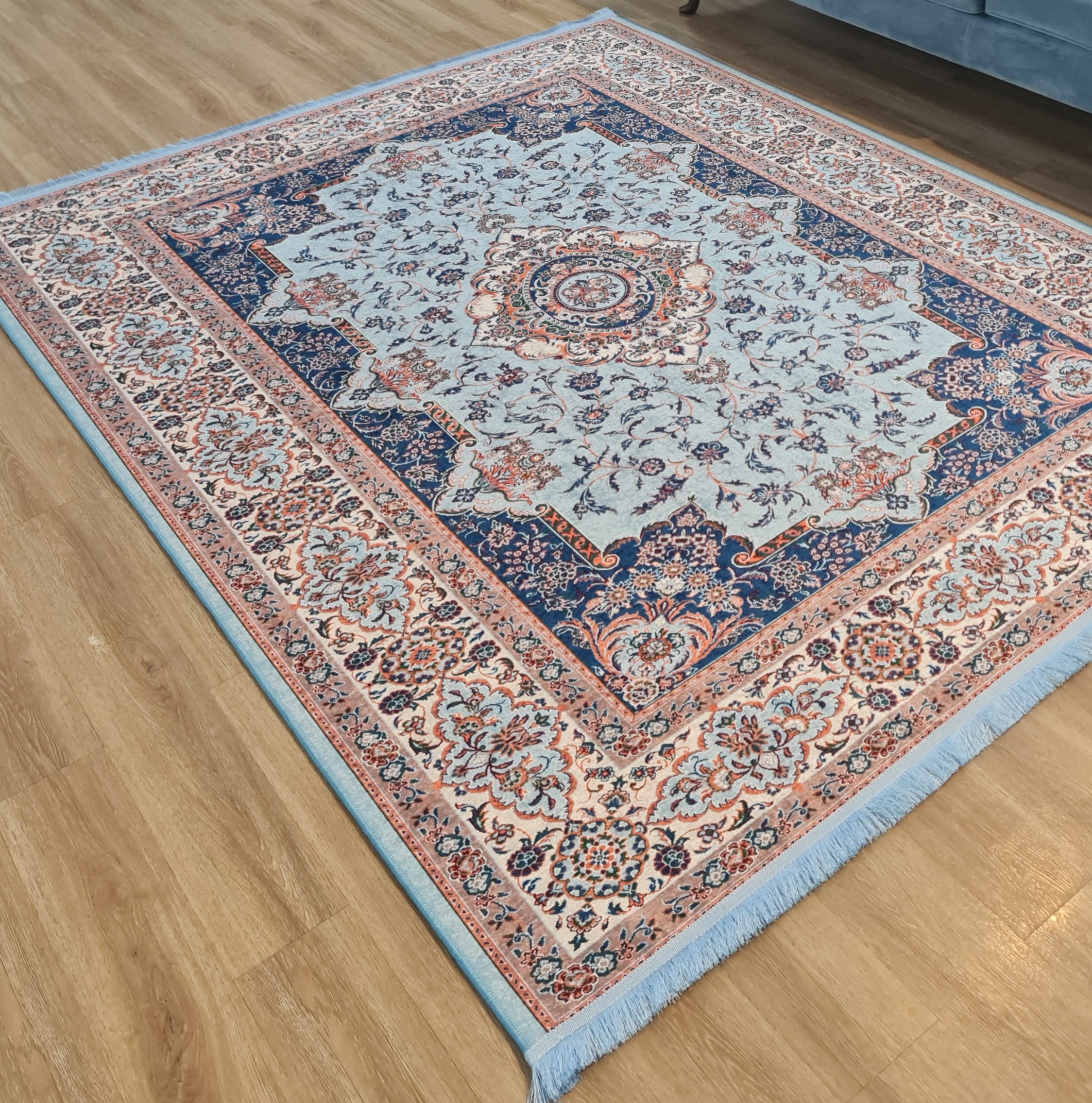 فرشینه سنتی کلاسیک طرح ترنج‌دار آبی فیروزه‌ای کد U 547