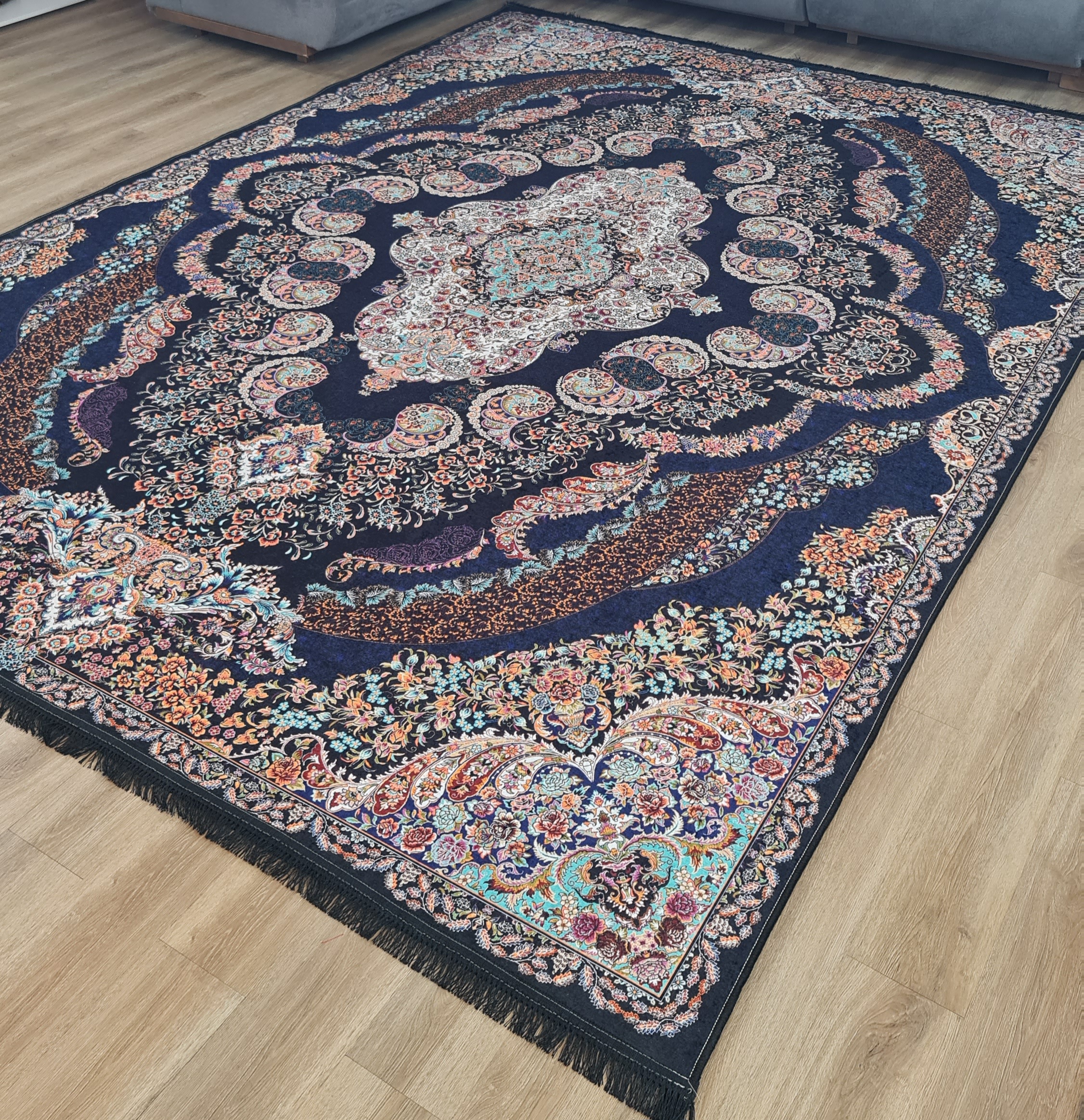 فرشینه سنتی کلاسیک با وقار و اصیل سرمه ای،کد A 117