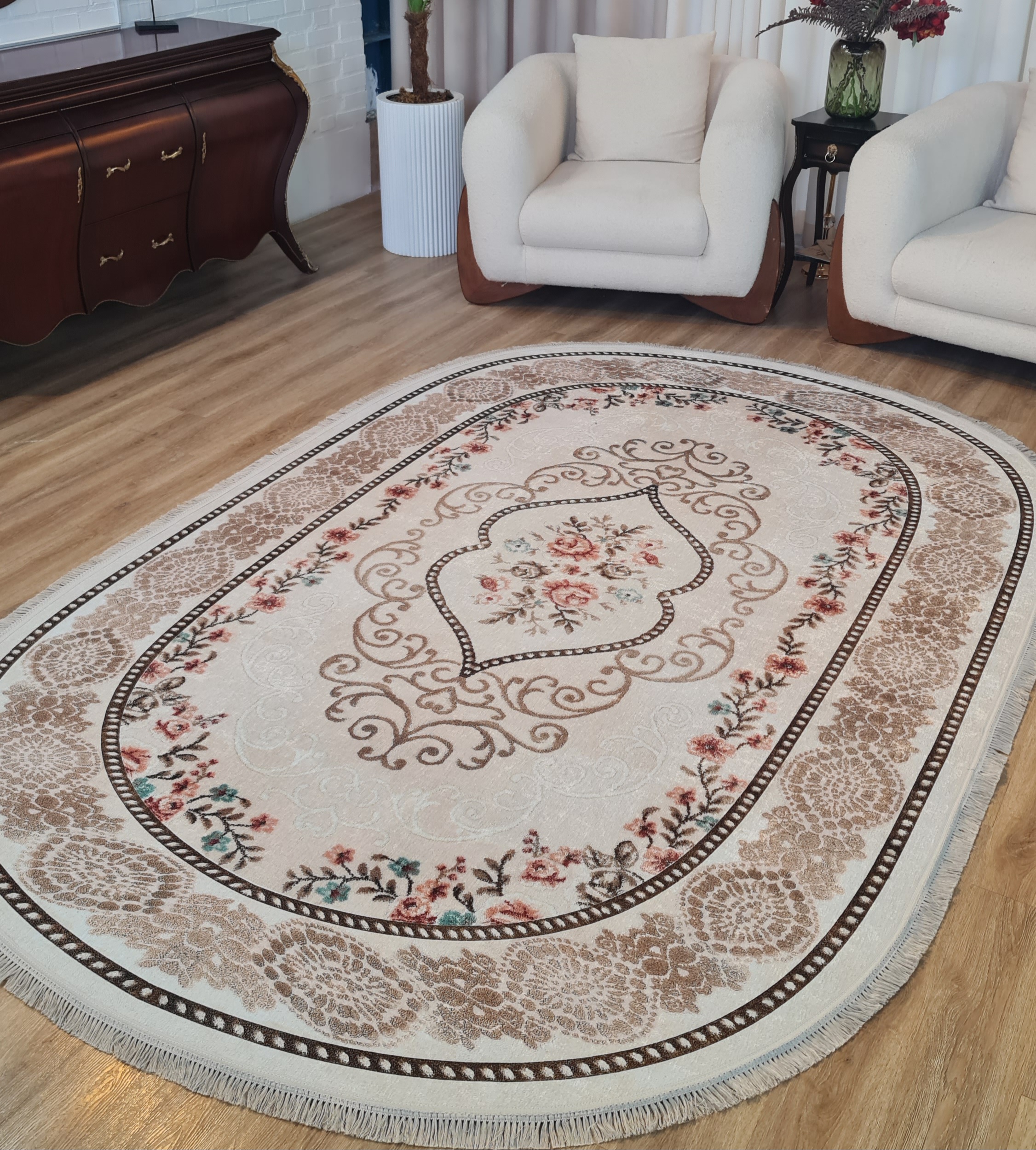 فرشینه بیضی کلاسیک طرح گل‌دار کرم نسکافه‌ای،کد B 110