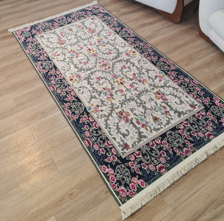 فرشینه طرح گل فرنگ رنگ بژ و سرمه ای کد L 785(پس کرایه)