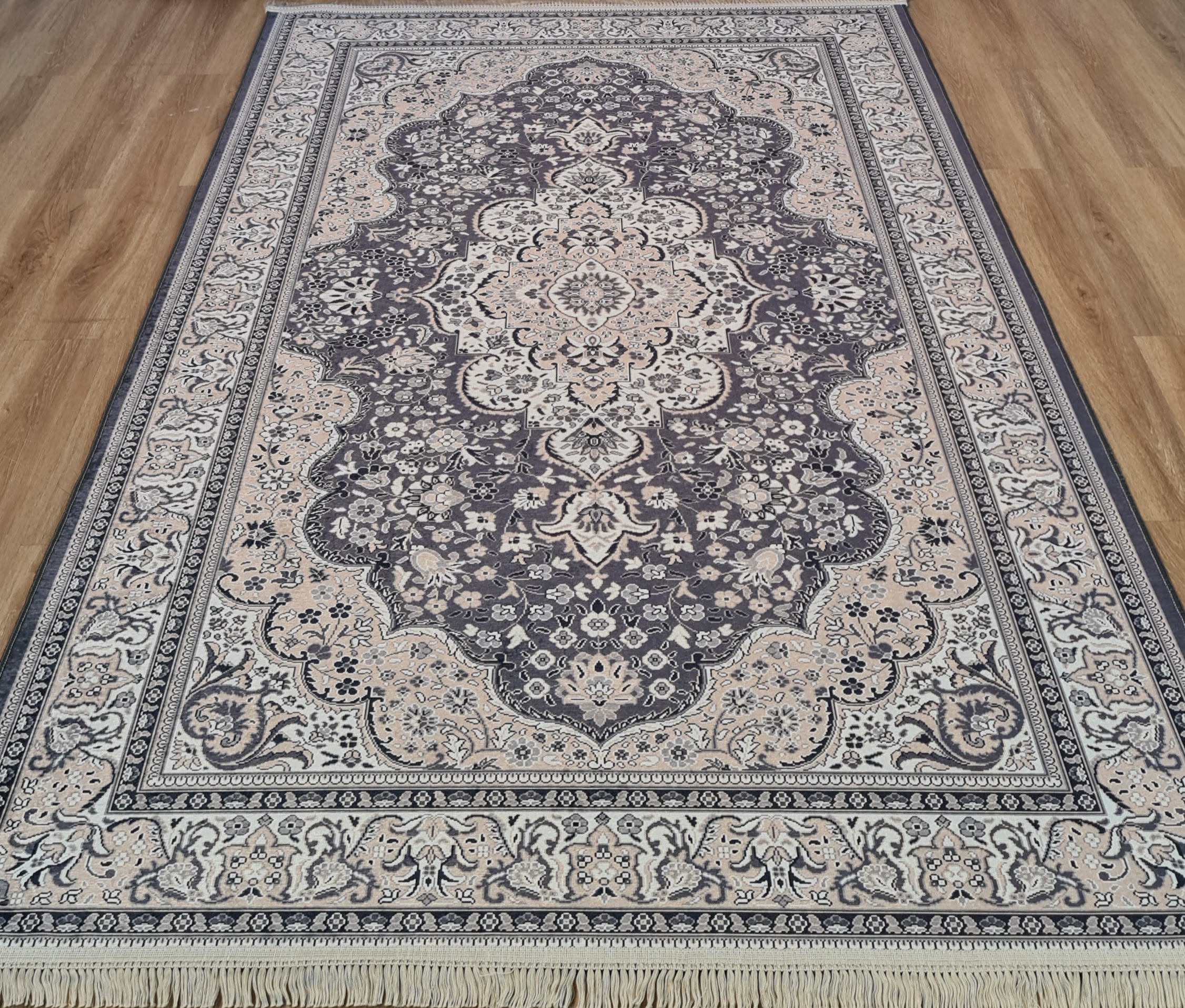 فرشینه سنتی کلاسیک طرح ترنج و لچک طوسی زغالی و کرم،کد U 518
