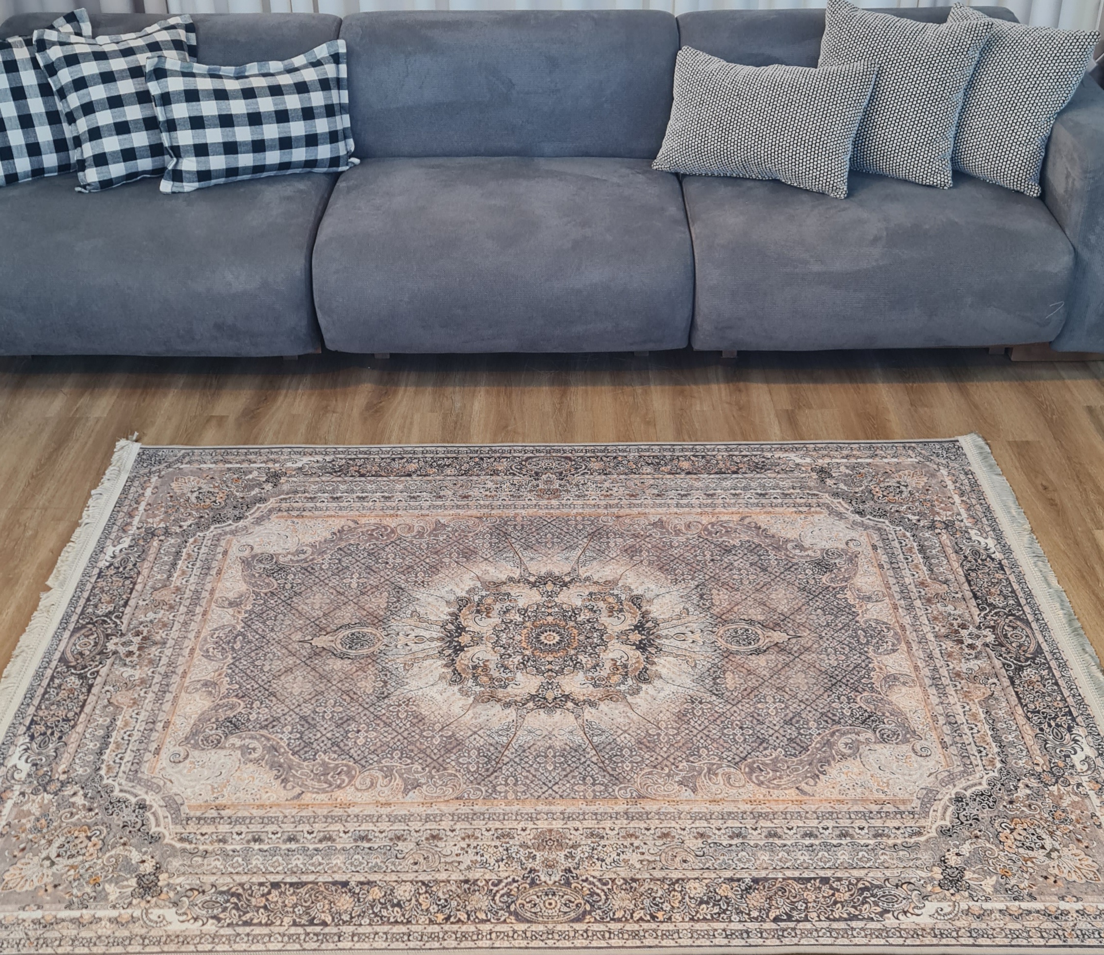 فرشینه سنتی کلاسیک طرح ترنج طوسی کالباسی،کد U 35
