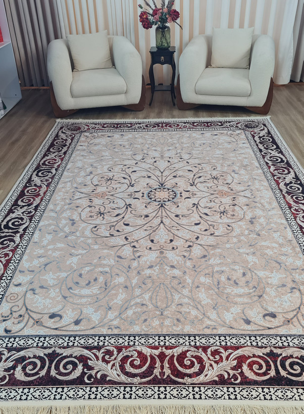 فرشینه مدرن کلاسیک طرح اسلیمی و افشان زمینه کرم نسکافهای با حاشیه زرشکی و سرمهای،کد L 351