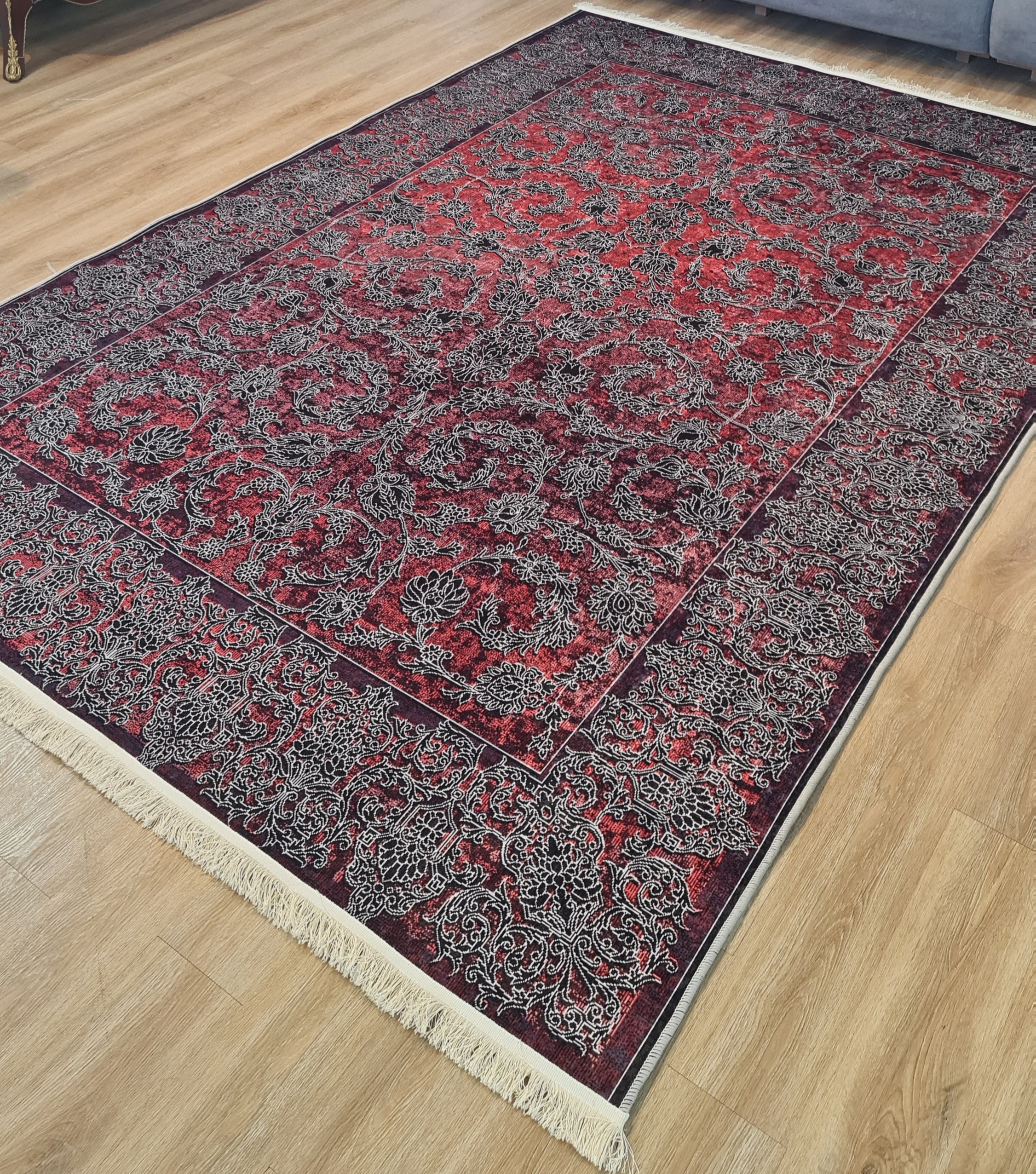 فرشینه مدرن طرح افشان و اسلیمی وینتیج رنگ قرمز لاکی، زرشکی و مشکی،کد L 348