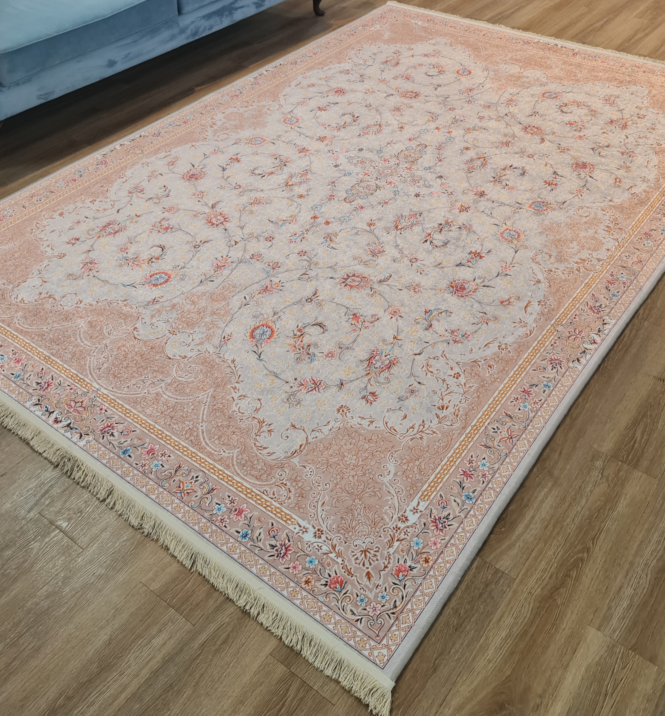 فرشینه طرح افشان زمینه کرم روشن و بژ با حاشیه گلبهی، کد L 429