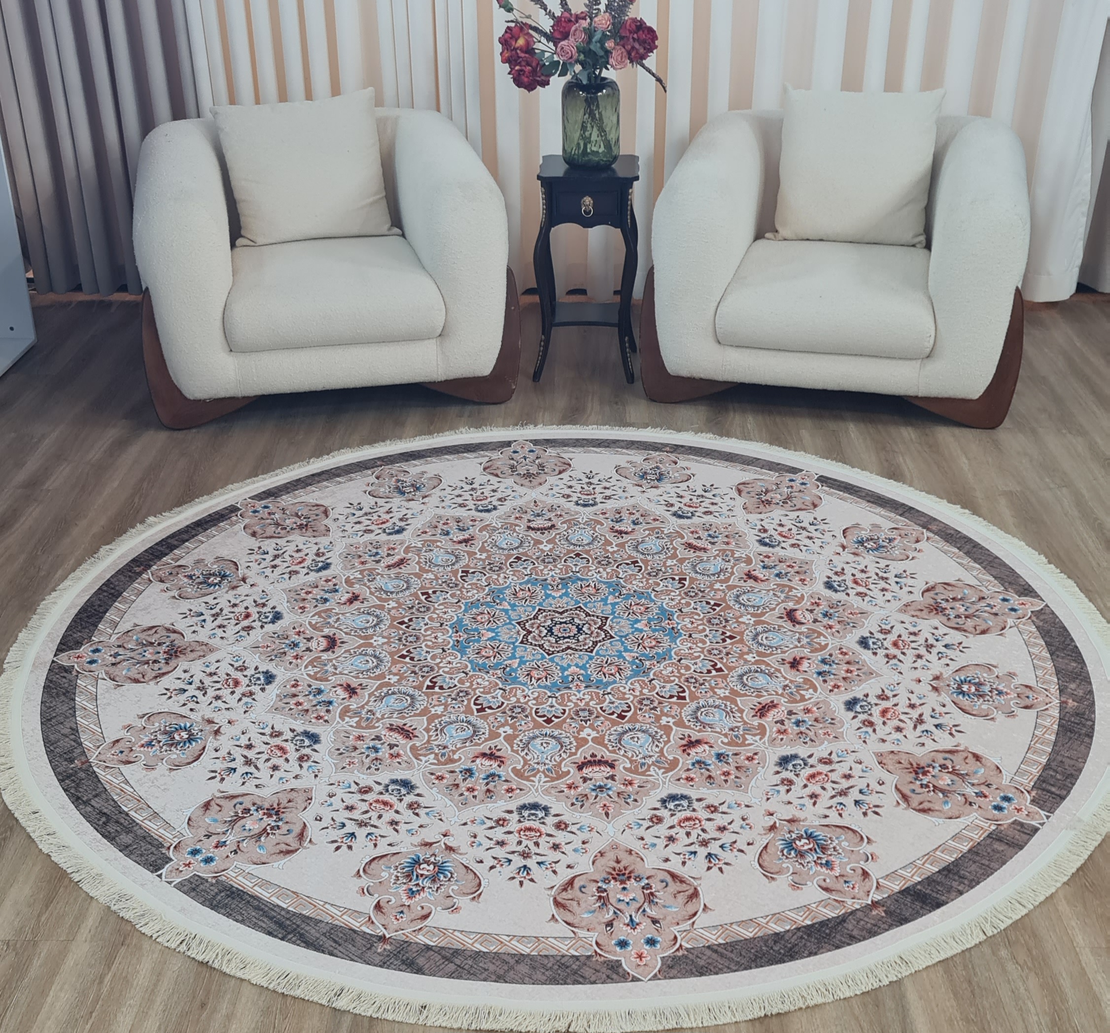فرشینه گرد کلاسیک طرح ترنج دار، رنگ کرم، بژ، آبی فیروزه‌ای و فیلی،کدD 263