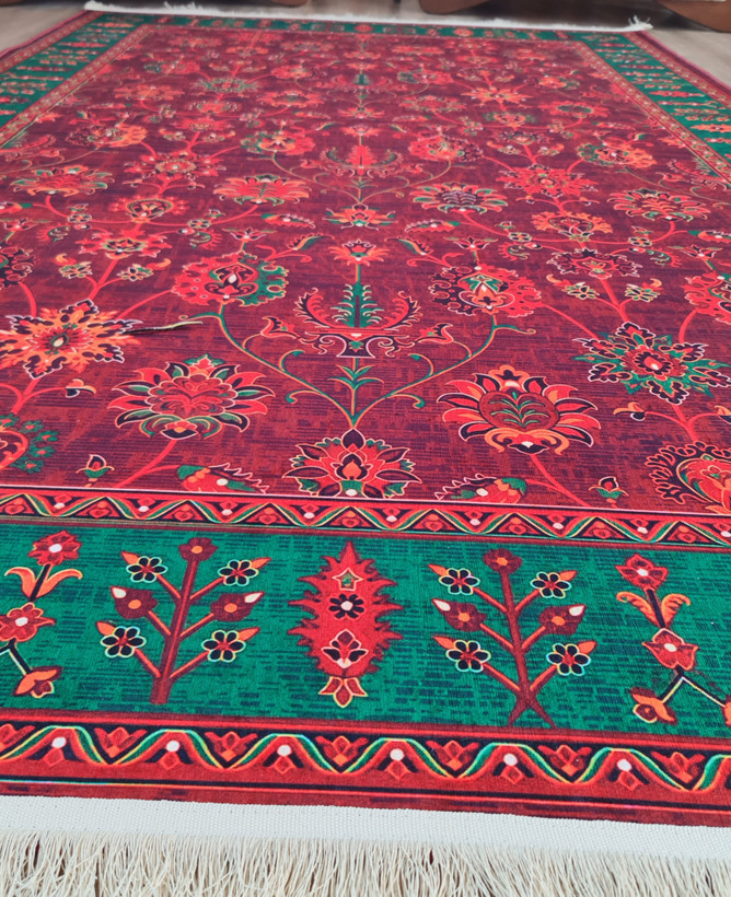 فرشینه سنتی طرح گل و بوته زمینه زرشکی و عنابی با حاشیه سبز زمردی،کد U 685