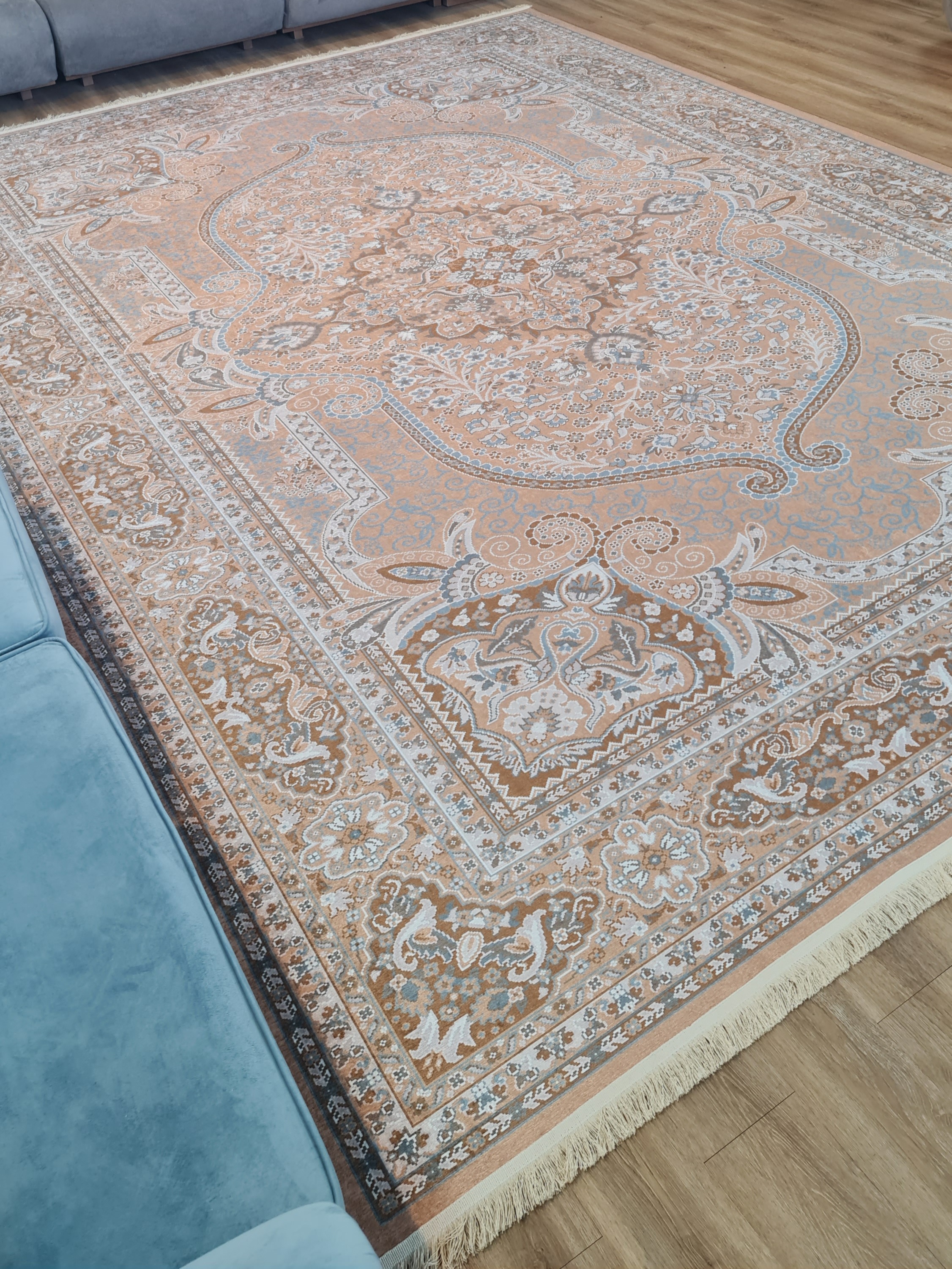 فرشینه سنتی، رنگ کرم و نسکافه ای، کد U 542 (پس کرایه)