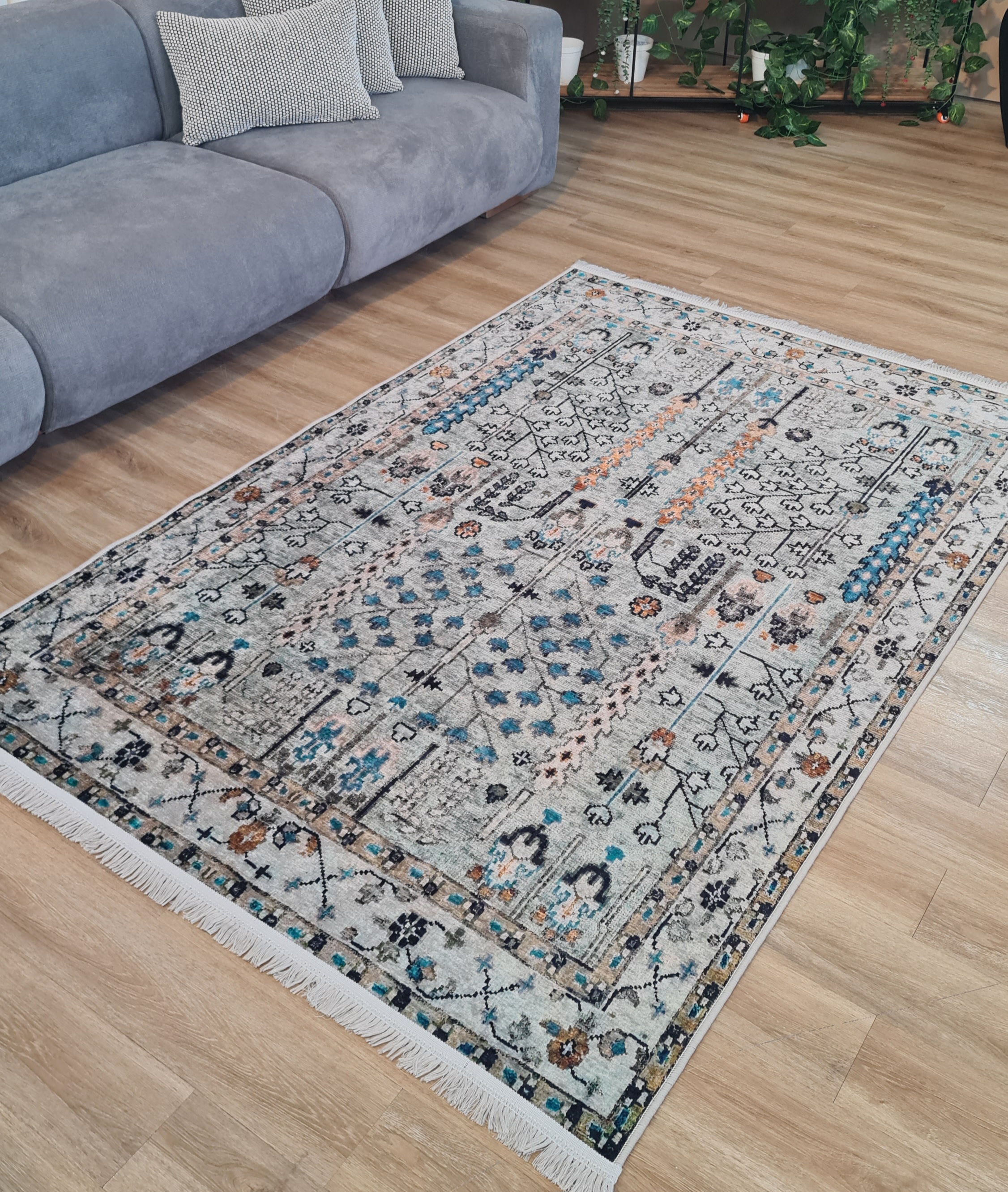 فرشینه سنتی رنگ طوسی و آبی کد A 027 برند نقش نو