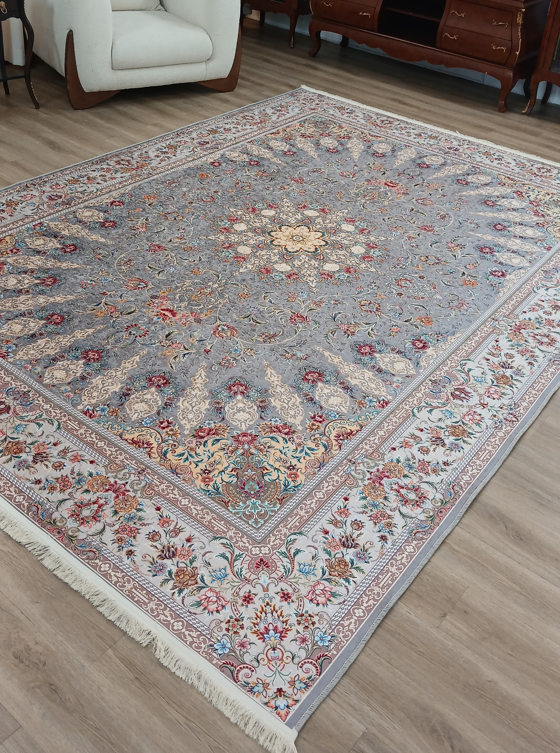 فرشینه طرح افشان طوسی خاکی و گلدار کد L 652