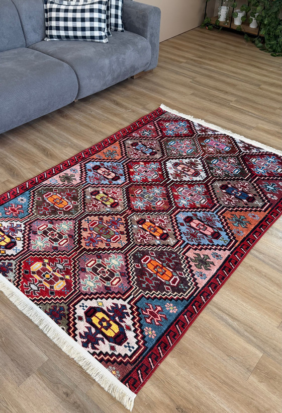 فرشینه سنتی طرح گلیم عشایری قرمز لاکی کد O 159